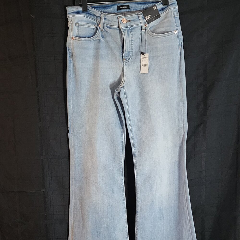 🕺 New with Tags! Retro Chic: Express 70's Flare Mid Rise Jeans, Size 6R 🕺